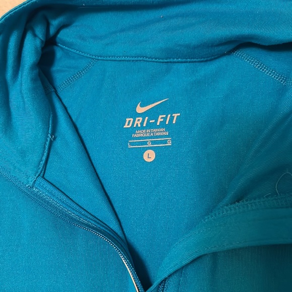 Nike long sleeved top - Turquoise - zipper neck and reflective details - Large - Picture 2 of 10